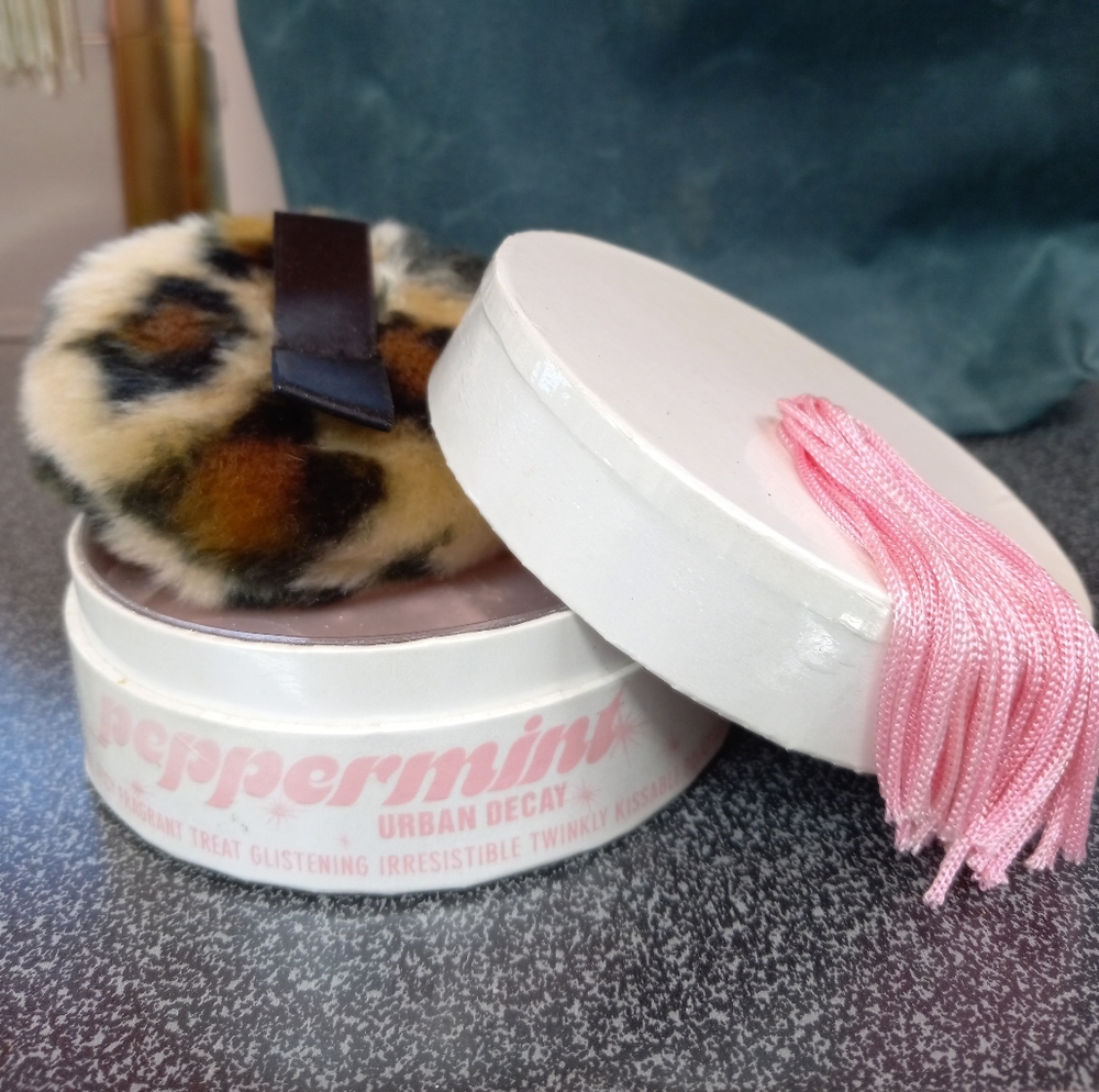 Urban Decay sparkling body powder